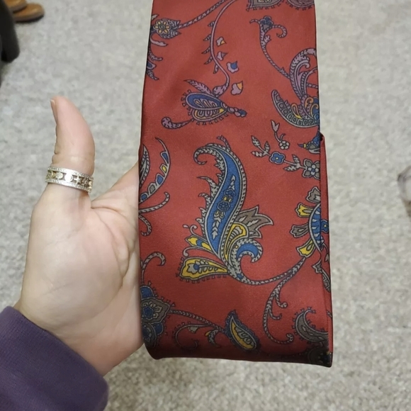 100% Silk Paisley Tie made in the USA - Picture 5 of 5